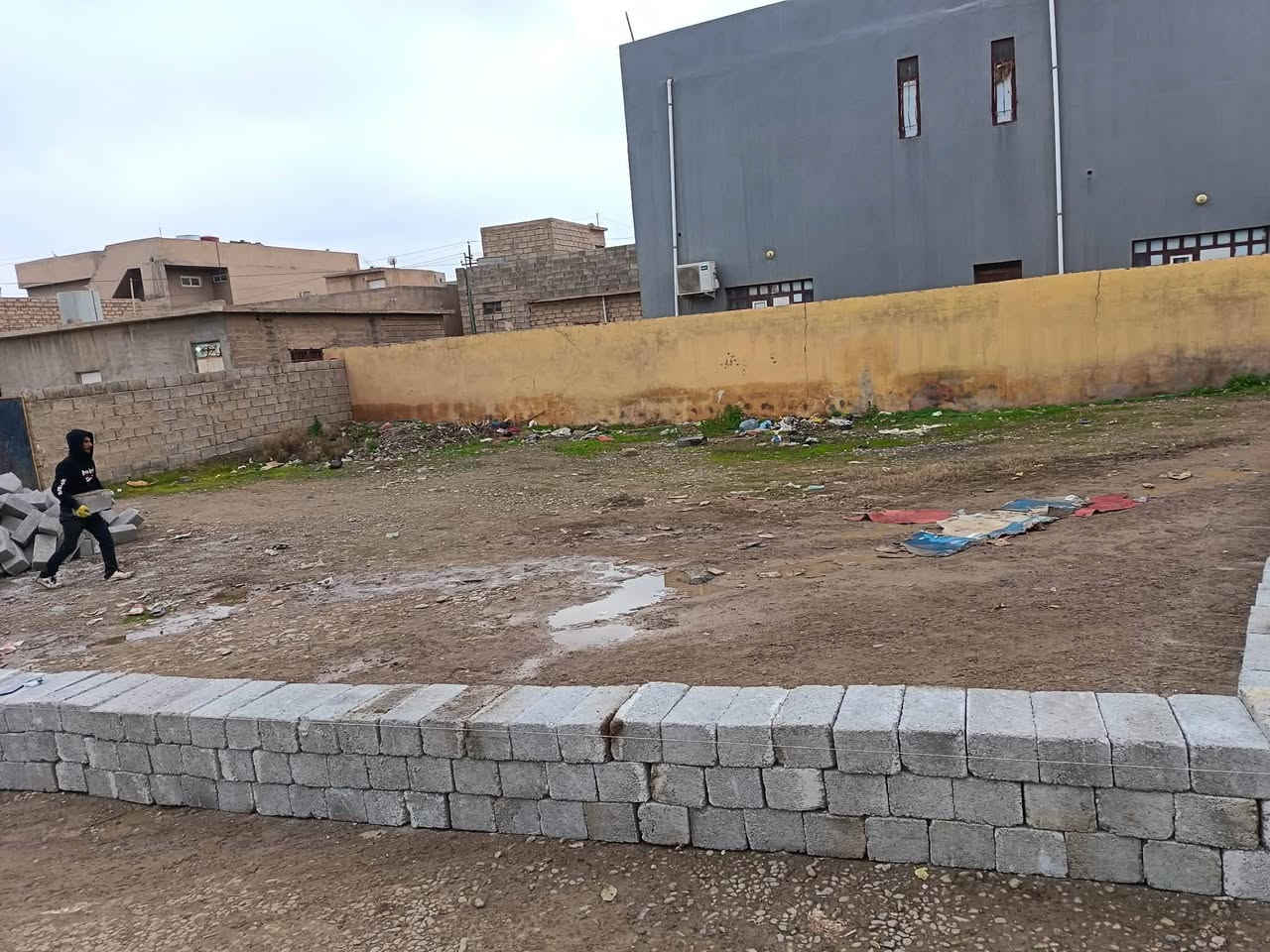 ارض زراعية مميزة للبيع المساحة 280 م ركن قرب مدرسة أبي اليقظان وعلوة المخضر محددة وفيها 500 بلوكة السعر 13 مليون وبيها مجال 

للأستفسار ***********
او *********** 
او مراسلة الصفحة 
او الواتساب
