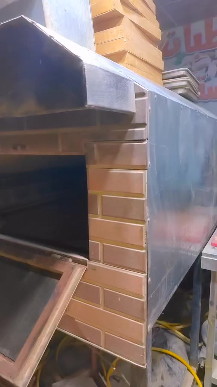 فرن حجري متنقل للبيع الطول متر ونص 
يستخدم -بيتزا -صمون -فطائر ومناقيش - لحم بعجين_  معجنات 
حجر فوك وجوه فرن تسكام شغل درجة اولى 

استخدام قليل كلش 
مكاني الديوانية 
الرقم ***********
