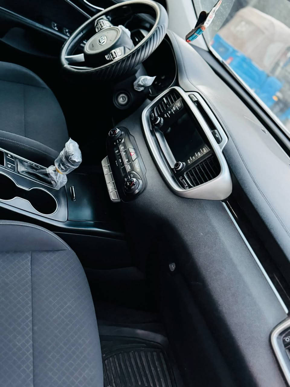 السلام عليكم
سورنتو للبيع موديل 2017 وارد امريكي5 راكب 
حادثهه جاملغ وبنيد جاملغ راجع والبنيد مبدل  
ماشية 112 الف ميل 
رقم اربيل سنويه جديدة لغاية 2029 سيارة بأسمي 
محرك4 سلندر 2400 Gdi
مواصفات عاديه تحكمات ستيرن
كرسي السايق كهرباء
 انظمة قيادة سبورت وطبيعي وأيكو 
السعر 175
للاستفسار اكثر ***********
