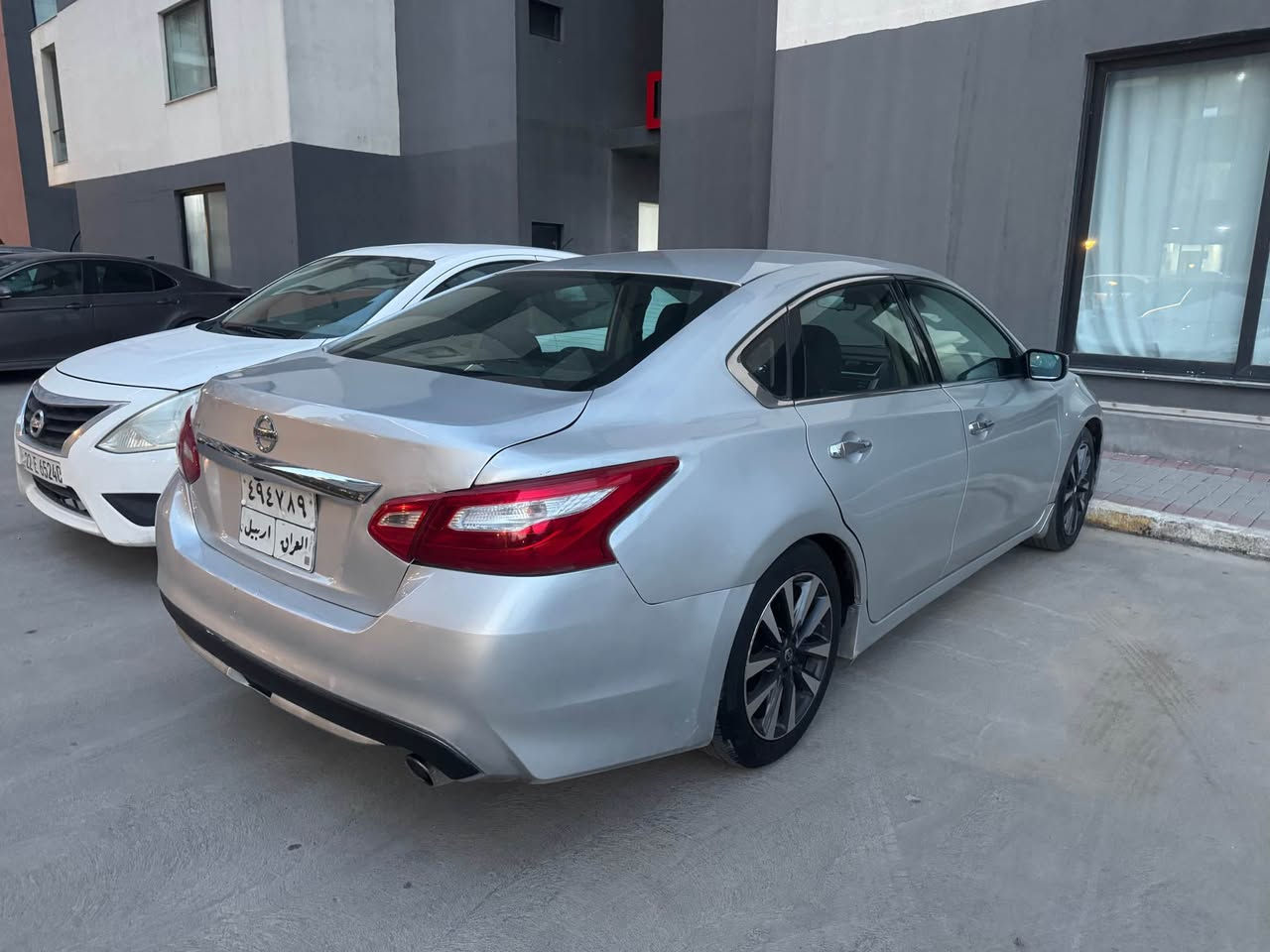 نیسان ئالتیما ٢٠١٧ 
٨٠ مایل ڕۆیشتوە 
پێنج پارچە سبوغە ( سەفحەی لای سەکن لەگەڵ سندووق ) 
تەنیا ئەوەی نیشانم کردووە لێدرانە 
زۆر خاوێن و بێ کێشەیە 
٤ تایە و ویلی نوێی لەسەرە 
سێرڤس کامل بۆ کراوە 
پێش کەپسە 
داوای ١١١ دەکەم و مەعامەلە 
0750 204 0004 ☎️ أربيل, العراق
