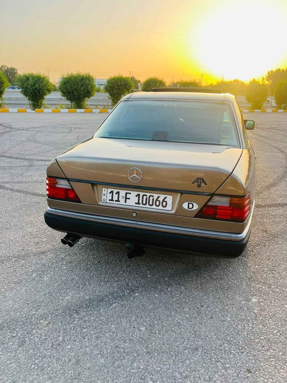 سلام عليكم
للبيع مارسيدس 
مديل 90
ومحرك وكير بلاد جديد
غرفه جلد بيجي نظافه 100 بل 100
عازل السياره كلهه من طول للطول
سلايت شغال
تبريد ثلج 
رقم بغداد دولي
مكان السياره نجف
السعر 80 وبيه مجال قليل
للستفسار اتصل
***********فلاح العامري

