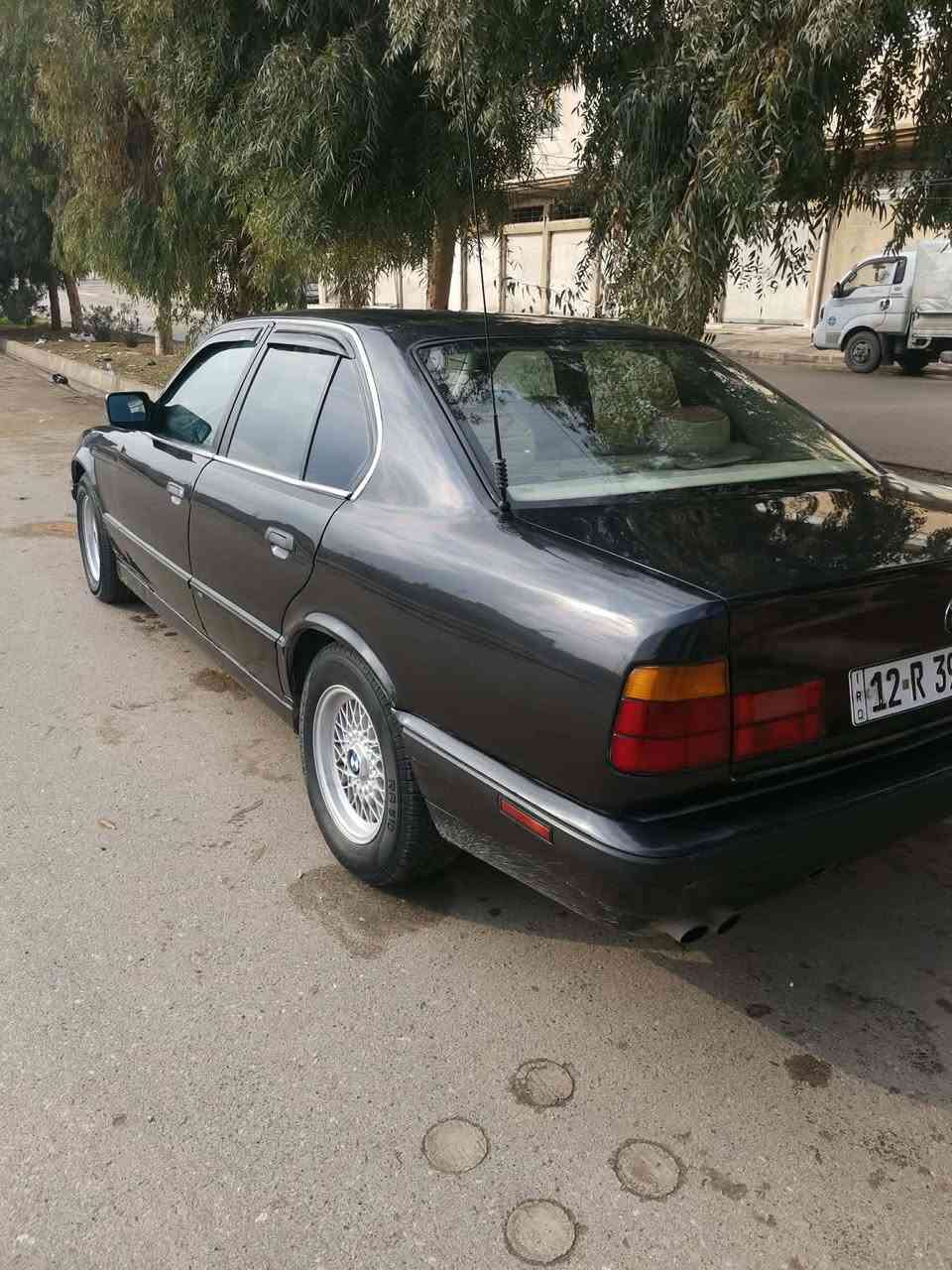 السعر 55ورقه وبيه مجال شي قليل
للبيع او مروس مع فكتره فقط 
بي ام 525 كير مكينه بطه شرط رقم نينوئ نكليزي شرط التحويل السياره نضيفه حلوو وجاهزه منضومه مال غازالكرت موجود  تبريد شغل تدفيه شغله 
 . الاستفسار
  ***********
