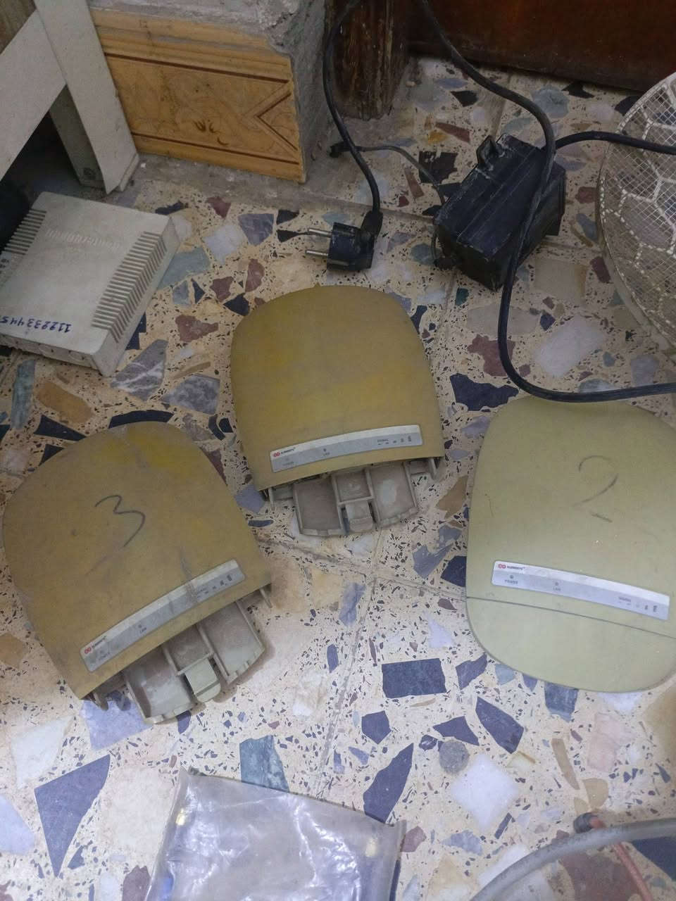 السلام عليكم
غراض مستعملة للبيع 
راوتر بورد 2011 البورت ال 10 عاطل
راوتر برود 433 5 g عدد 3
راوتر بورد 433 2.4 عدد 2
فلاتة 433 
سكترات 2.4 عدد 3 120
باج بنل 100 2
باج بنل كيكا ٨ بورت 1
بور سبلاي 1
هاب 8بورت poe عدد 4
سيسكو 2950 1
راوتر بورد 912 الشكل القديم 3


**إذا كنت صاحب هذا الإعلان وتريد حذفه لأي سبب، رجاءا أرسل رسالة إلى الدعم الفني**