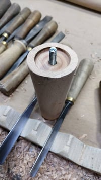 متوفر أرجل كنب خراطة طول ١٢ سم مع قاعدة وبرغي موجود توصيل لكافة محافظا...