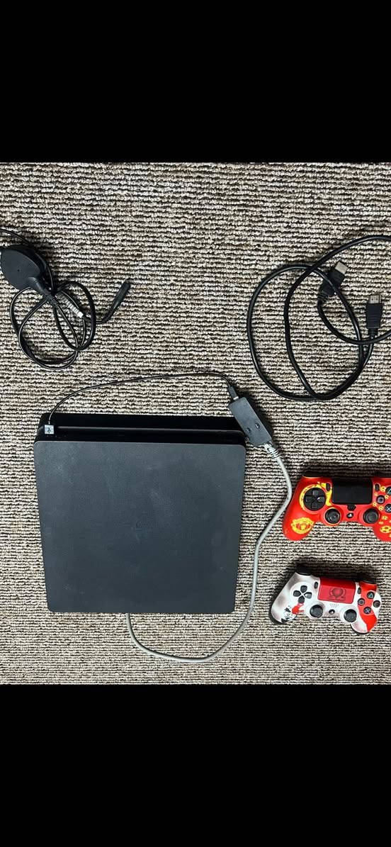 السلام عليكم 
بلي 4سلم 
مهكر 
515كيكه نص تيرا 
جهاز نضيف واستعمال قليل 
جي تي اي 5 خاتمها 
جوستك اصلي 
وجوستك تجاري 
السعر 300بي مجال قليل 
*********** وتساب ومتواجد اتصال
