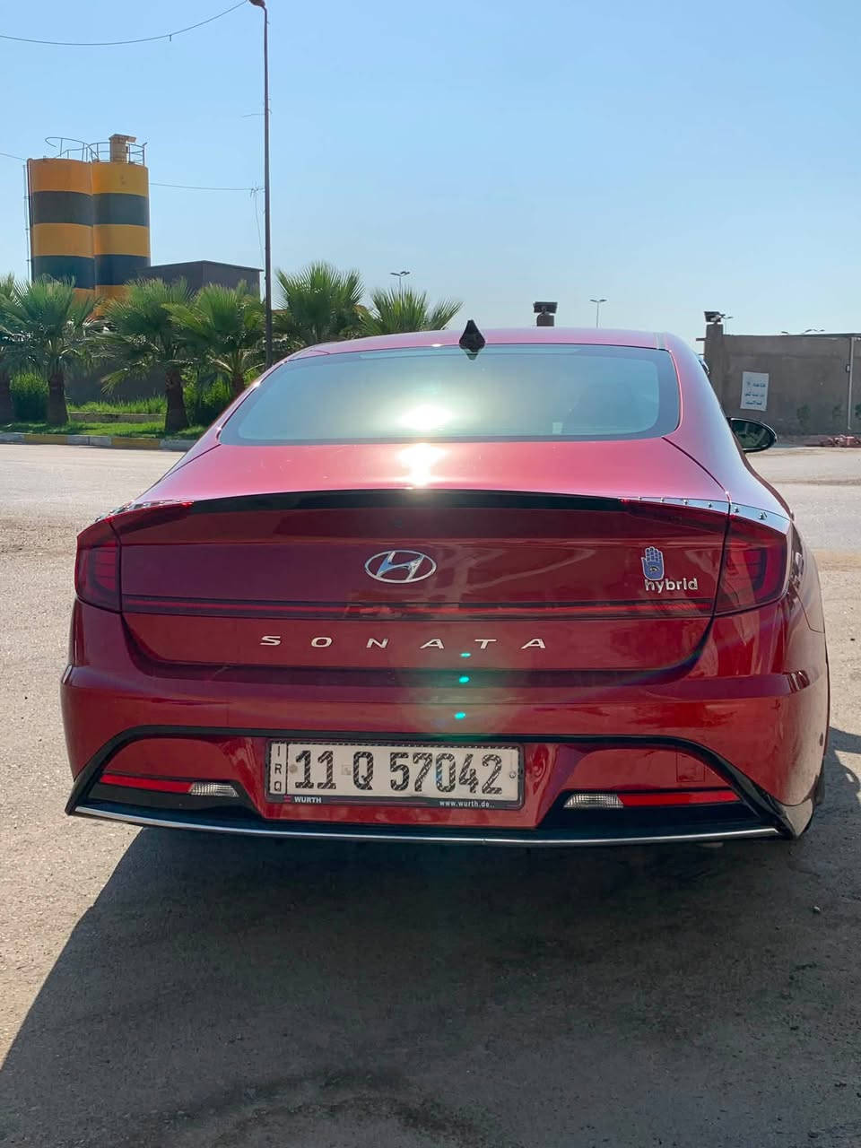 سوناتا SEL Hybrid 2023 للبيع
او مراوس 

الموديل: 2023

الفئة: SEL Hybrid

الوارد: أمريكي

المحرك: 2.0 لتر هايبرد

ناقل الحركة: أوتوماتيك

الممشى: 48 ألف كم

الملكية: باسم المالك

التحويل: مباشر ثاني يوم

السنوية: سارية إلى 29

الموقع: بغداد – الطالبية

الحالة

السيارة بحالة ممتازة وعلى يد مالك واحد.

شرط الفحص والسونار.

المحرك، ناقل الحركة، ومنظومة الهايبرد (البطارية) بحالة ممتازة ومكفولة.

تبريد ثلج.

الحادث في أمريكا: جاملغ أمامي فقط.

في العراق: صبغ غطاء المحرك (البنيد) بسبب شخط فقط.

بدون صبغ دواخل.

بدون فتح إيرباك.

توجد تكحيلة موضحة بالصور.

المواصفات

مقاعد جلد.

مقعدا السائق والراكب الأمامي كهربائيان.

تدفئة للمقاعد الأمامية.

نظام المحافظة على المسار.

القيادة شبه الذاتية.

4 أوضاع قيادة.

رادار أمامي مع فرملة تلقائية.

حساسات/رادارات خلفية.

نظام مراقبة النقطة العمياء.

نظام تبريد منفصل.

فتحات تكييف خلفية.

نظام صوت Bose.

شاشة معلومات وترفيه.

كاميرا خلفية.

تشغيل بصمة ودخول ذكي.

مثبت سرعة ذكي.

إضافات

بلكات جديدة.

مجول جديد.

فلاتر جديدة.

رقم الاتصال: ***********

