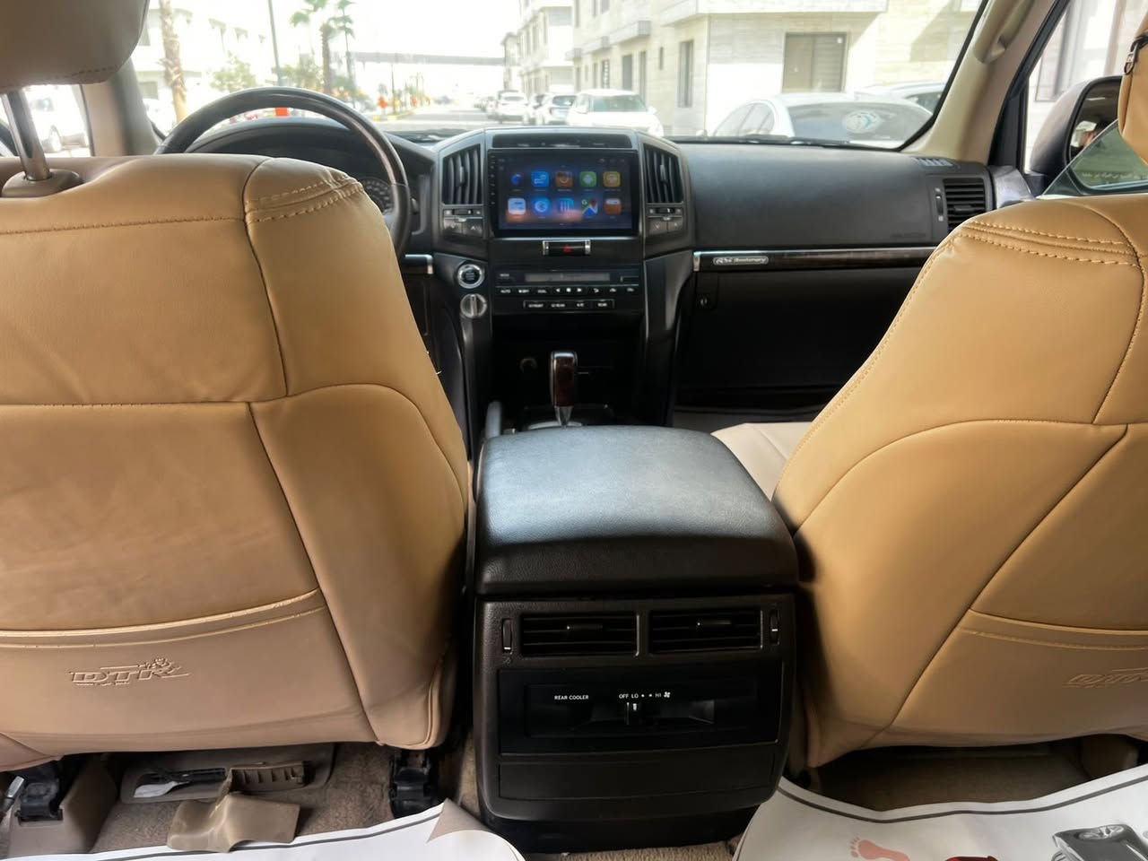 السلام عليكم لاندكروز موديل ٢٠١١ تكمة وسنوية ستيني اصل رقم بغداد باسمي مكفول من الحادث والصبغ والمحرك والكير ماشية ١٠٠ حقيقي على ايد وحدة اكثر من عشر سنوات 
فتحة سقف سلايت 
بصمة ابواب وتشغيل 
يدات نيكل 
داخل صاج 
كشنات جلد بقلاوة 
كروس سرعة 
مقعد السائق كهرباء 
تحم ستيرن جهتين 
ثلاجة 
فور ويل 
ثلاث قطع تبريد مركزي 
زراك لايت 
حساس امامي خلفي 
مكانها بغداد وسعرها ٣٣ وبيها مجال للاتصال 
***********
