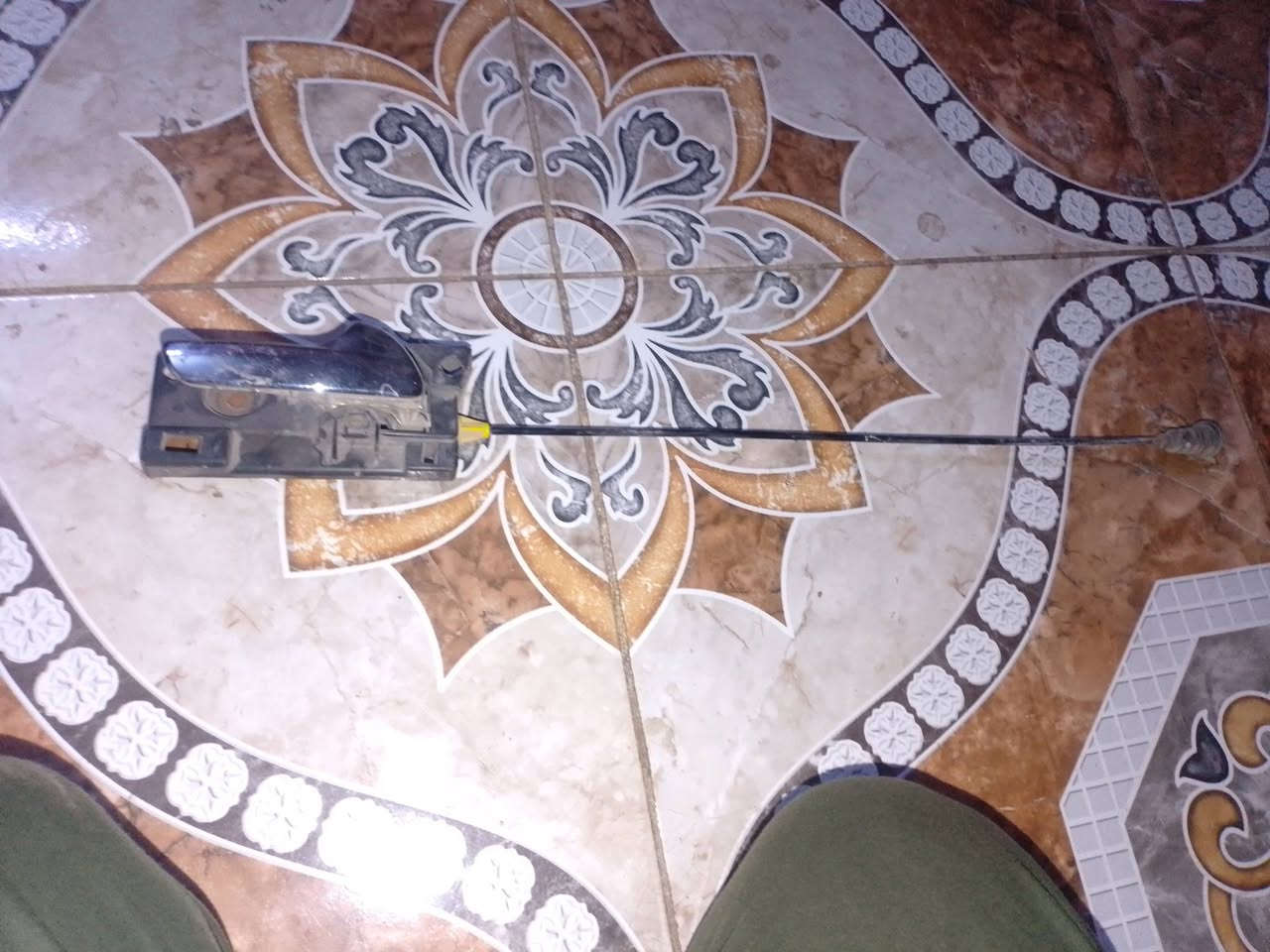سلام عليكم ورحمه الله وبركاته ارمايد يمنه مال جيب زائد يده باب خلفي الجوه زائد يده باب خلفي اليمنه الوره زائد مضخم صوندت الي بلتكمه باب سايق التصال ***********
