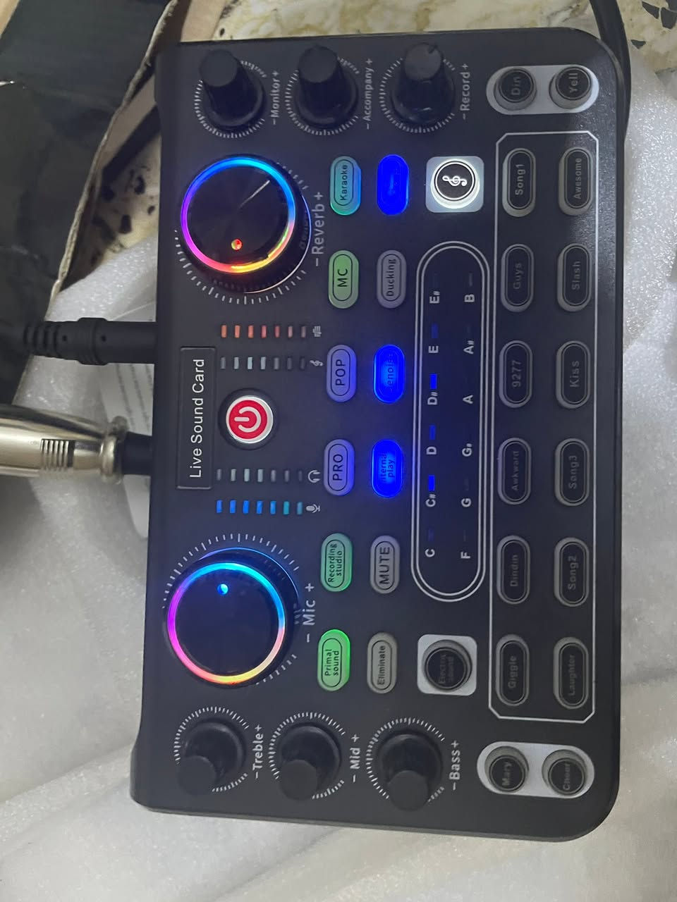 السلام عليكم حبايب هذا جهاز مكسر صوت كامل يم اعلى سعر ابيع 
لللاستفسار الاتصال ع رقم ***********
