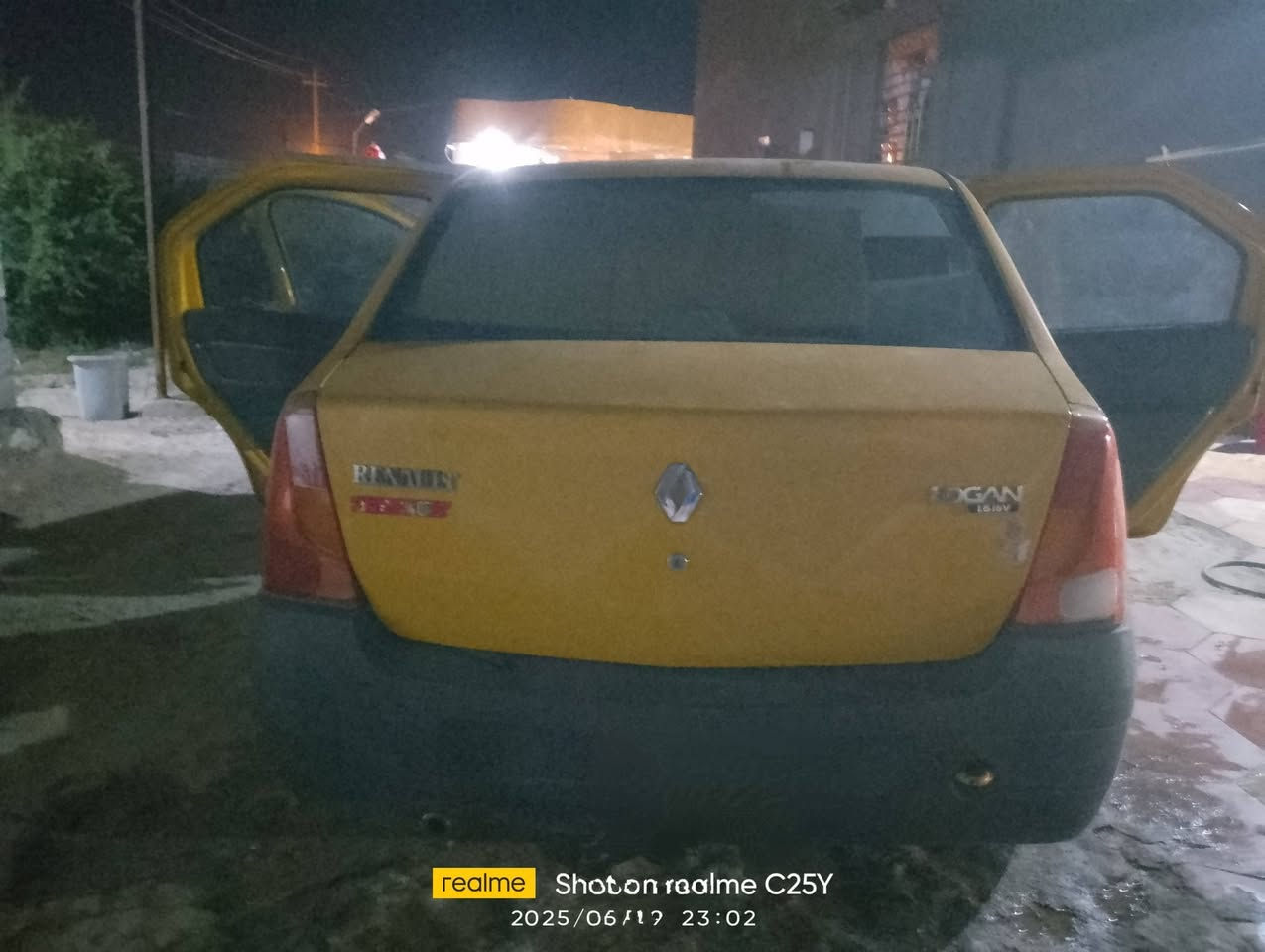 السلام عليكم ورحمة الله وبركاته سيارة للبيع سياره مديل 2009 سياراه نضيفه سعر 29ورقه أو مراوس المكان الرميثه الرقم ***********
