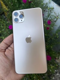 آيفون ١١ برو ماكس • ٢٥٦ • بطارية ٨٣