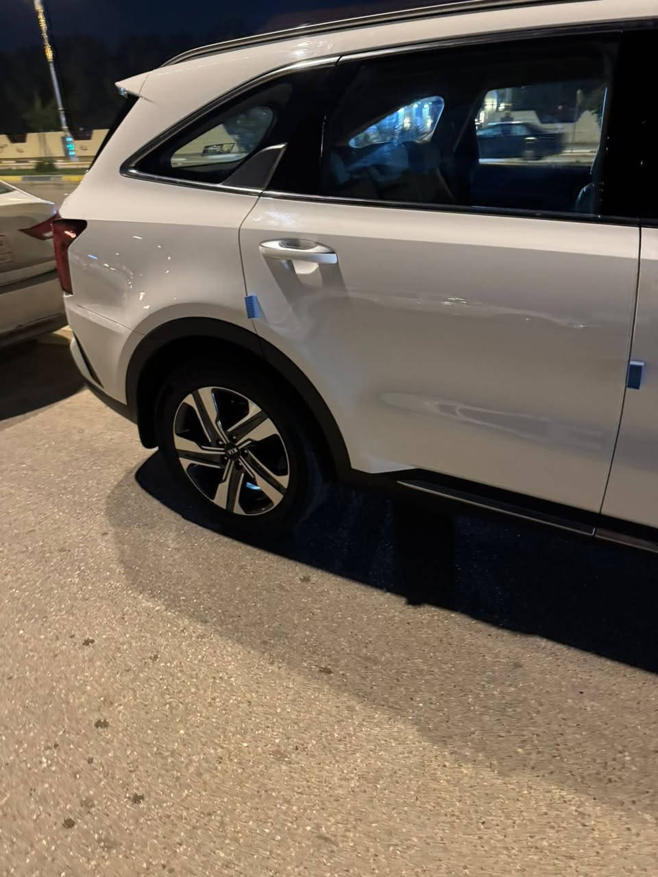 سورنتو موديل ٢١ رقم بغداد جهازه السياره او جديده جنطه كهرباء كشن جلد كهرباء ماشيه ٧٠ الف قماره حديد او بقيه المواصفات معروفه مكفوله ماعدا البارد. او كارت الي مبين بالسونار المرفق السعر ٢٥٠ ورقه بيع او مراوس موديل اعله ٢٥ للتواصل على الرقم ***********
