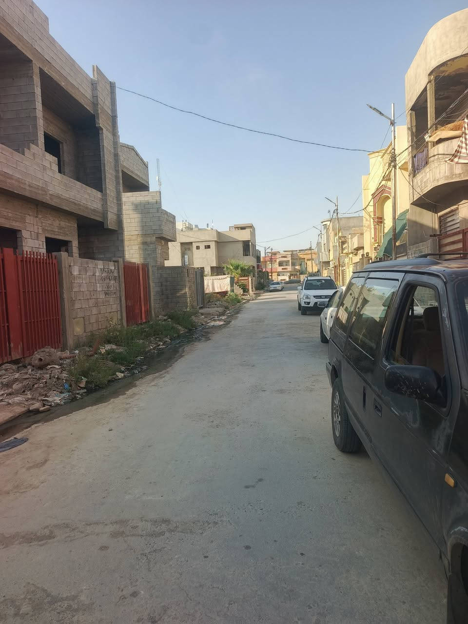 دار للبيع مجمع هيمي ستي لاولى
جمعية شمس نينوى خدمات كهرباء تبليط ماء 
الدار 100 متر 
طابقين كامل بناء فوال 
4غرف معه غرفه صغير للاطفال 
استقبال كبير 
مطبخ وأهوال كبير 

خدمات في الطابق لاول 
خدمات في الطابق الثاني 
نضام دكتات 

اساس بادلو 
للاستفسار ‏‪  وتساب أو تصال***********‬‏ 
‏‪***********‬‏ وتساب
