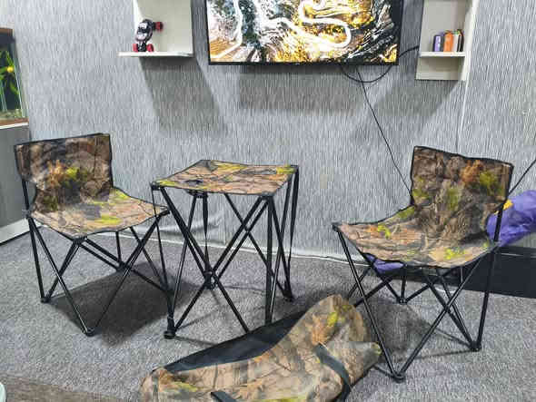 سلام عليكم كراسي ثنين وطبله مال سفرات هنه وجنطه مالتهن مرتبات وكلش قويات السعر 40مكاني بغداد الحسينيه ***********
