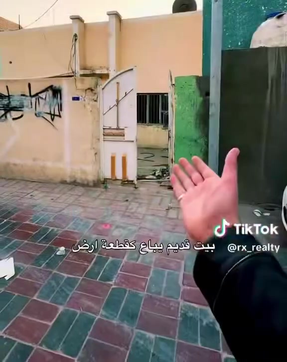 دار للبيع بناء قديم يعتبر قطعة في حي التعليب مقابل جامعة كربلاء الطبية وجامعة السبطين الفرع الثالث مساحة 130 م للاستفسار عن السعر  اتصال او وتساب ***********
