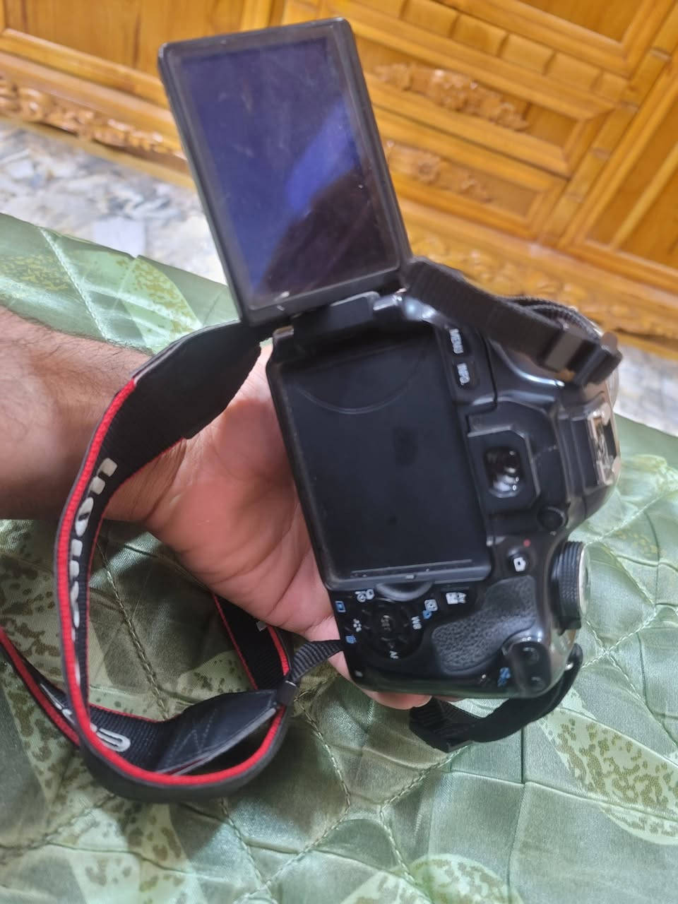 سلام عليكم  اخوان عندي كامره كانون
600d
معه درون صغير وجنطه وفلاش تحويل وبطاريه اضافيه  

وعاكسه شمسيه مامصوره  

سعرهه ٣٥٠ الف


**إذا كنت صاحب هذا الإعلان وتريد حذفه لأي سبب، رجاءا أرسل رسالة إلى الدعم الفني**