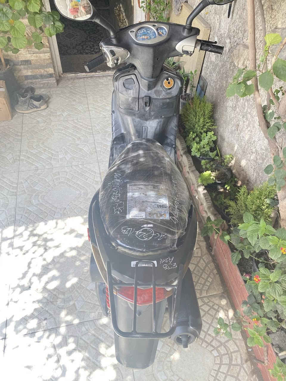 سلام عليكم دراجه سكنس نثيه دراجه نضيفه  ما مفتوحة رزنه بالمشي دبلات شغاله  تشتغل سلف وهندر سعر 600 وبيه مجال للشراي  لا تكسر بسعره عنواد بغداد 
رقم ***********
