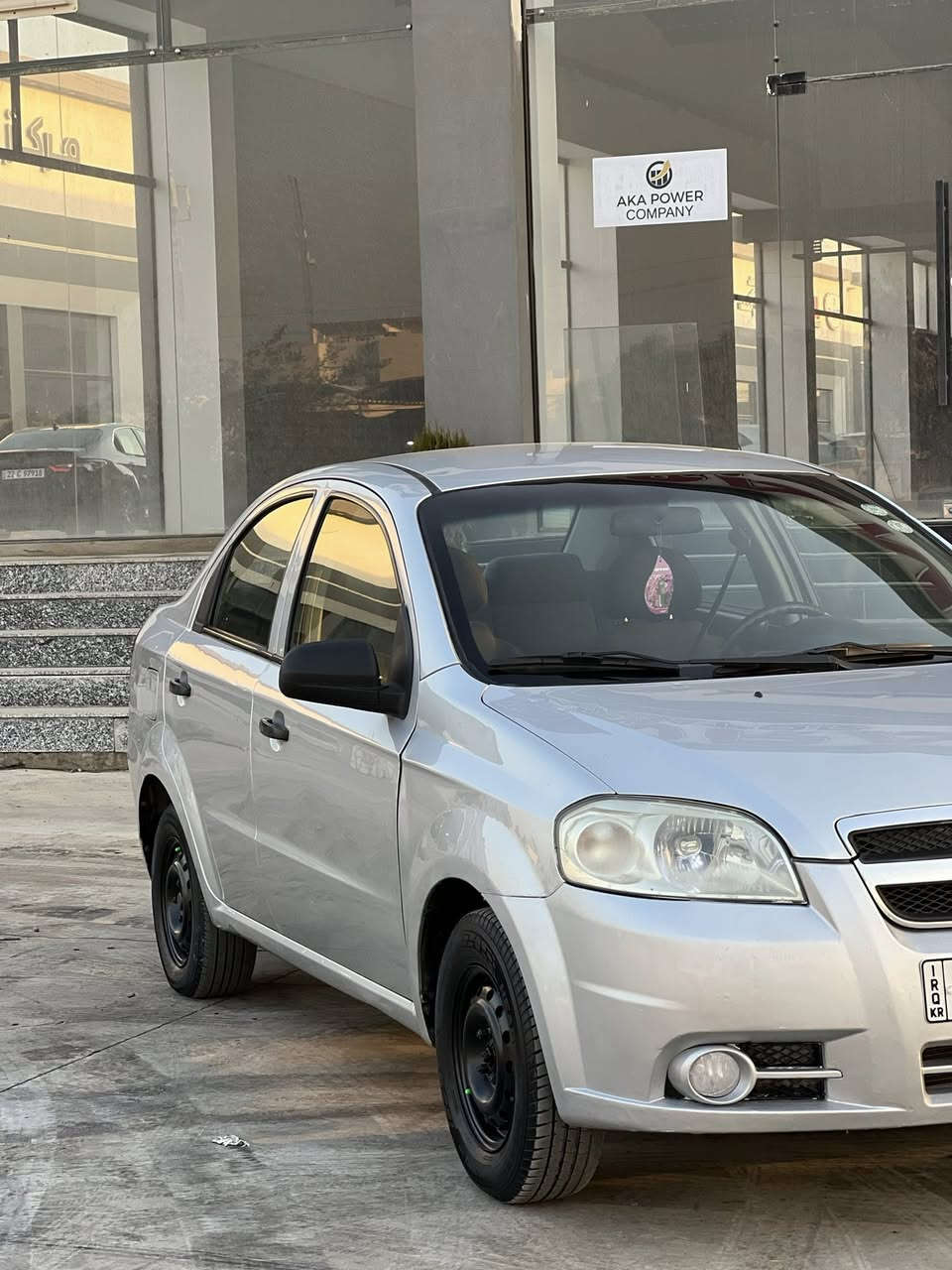 سلام عليكم
شوفرليت افيو 2009   ( 68$ وبيها مجال )
مكينا كير شرط 
سنوية لي ( 2031 )
هزة جديدة 
بيها قطعتين صبغ جاملغ و باب و بيها مكانات بارد
مكان سياره موصل حي تأميم فرع المحطة مكتب الاسطورة ***********
