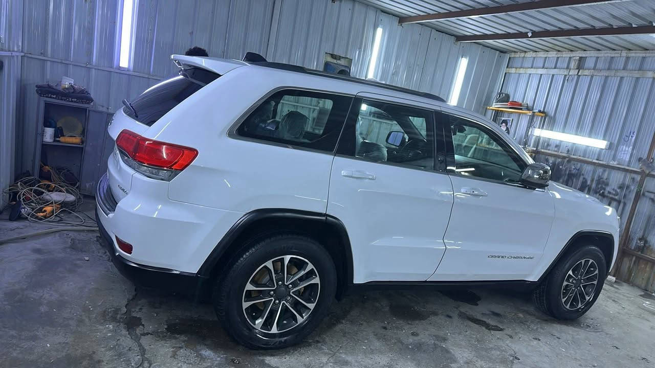 جيب شيروكي 2014 أمريكي
رقم بغداد الدولي بسمي 
محرك 6 سلندر 3600
ماشية 148 mil
بصمة أبواب 
بصمة تشغل 
شفرات سترين 
كشن كهرباء 
شاشه كبيره 
ويلي حجم 20
السونار مرفق + صورة الحادث 
السيارة جاهزة مابيها اي نقص 
مكاني/ بغداد حي العامل 
السعر 158$ مجال قليل حك جية
للاستفسار/ ***********
