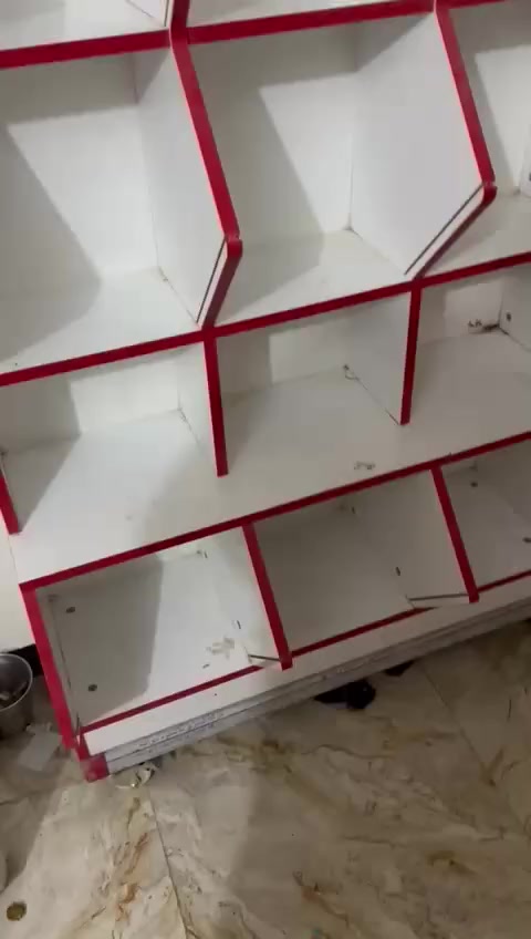 سِلَآمًوٌ عٌلَيَکْمً ذِنِيَ آرفُوٌفُ مًآلَ سِوٌآقُ کْآمًلَهّ بًعٌدٍهّنِ جّدٍدٍ  آلَيَ يَريَدٍهّنِ بًخِدٍمًتٌهّ ***********
