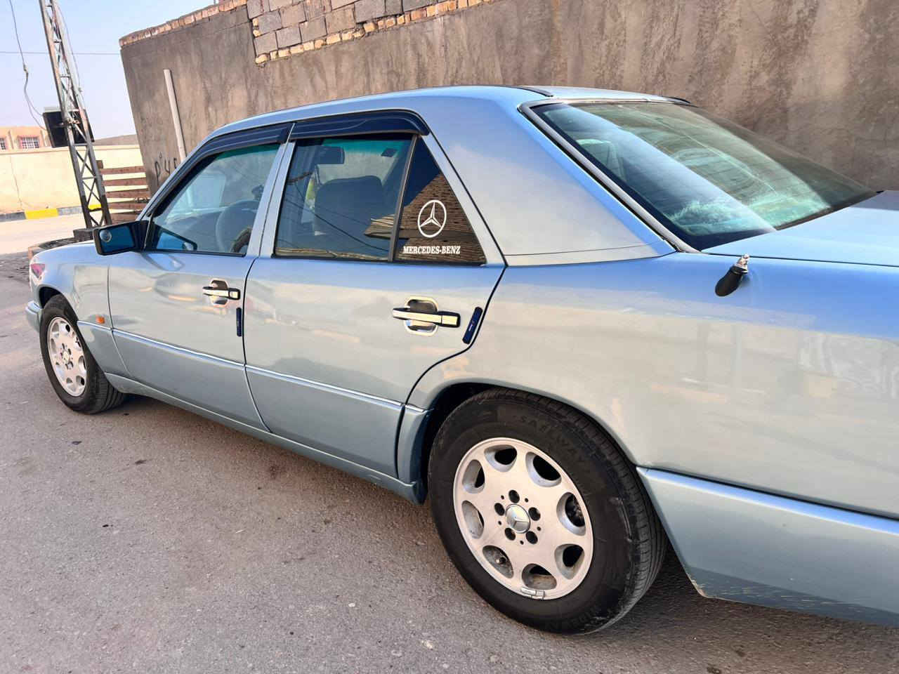 للبيع مارسيدس دب مديل ١٩٨٩ توني صابغه وحدايه وتخم تاير وتبريد وكهربائيات كله شغاله اريل كهربائي سنتر لوك ريمود مابيه ضربه بس جاملع امامي خفيف قواعد سليمه وحده تعمير خفيف برانكيت سليم مكلف السياره بسمي توني جددت سنويته ورقم دولي السنويه تنتهي   31 عنوان ناصريه سوق الشيوخ مكلف بلنشر هاذا رقم ***********السعر75مكينه ثنين ونص
