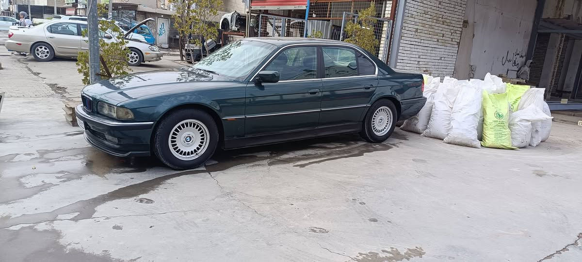 السلام عليكم/ 1996/744 السعر 100$ وبيها مجال مكاني ابو غريب حي صديق ***********
