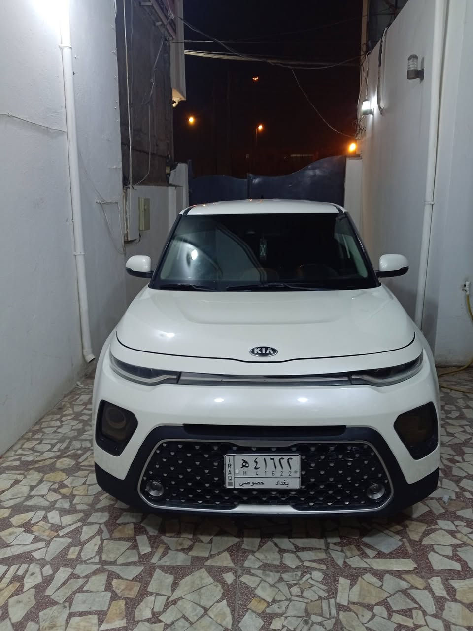 السلام عليكم كيا صوال وارد أمريكي للبيع الموديل 2020 مداور ثاني يوم السياره بيها 3 قطع صبغ بنيد وجاملغ وباب مناونه الحادث بس قطعتين يعني السياره جديده ماشيه 77 كيلو متر  السعر 123 السيارة فول مواصفات ماعده الفتحه المكان النجف حي الأمير للتواصل اكثر اتصال على الرقم ***********
