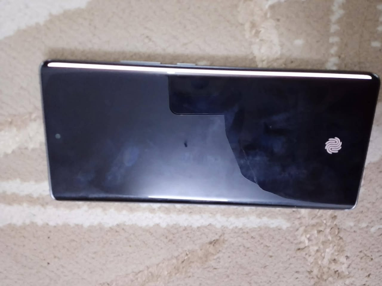 انفنكس هوت 50 برو 
موبايل جديد غراضو كلها موجودة
بس بي خط بل شاشه مثل ما موضح بل صورة
***********
