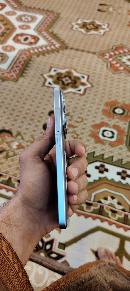 السلام عليكم
شاومي 14t bro  ذاكره 512 جهاز جديد مصار هواي من اخذته غراضه كامله 
مكاني بغداد متواجد واتساب ***********
