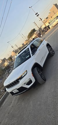 ياالله السلام عليكم جيب كراند شيروكي فول سياره وكلين  ثلاث انضمه بانزي...