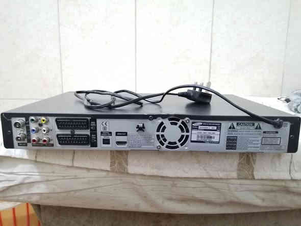 السلام عليكم
دي في دي سامسونك نقصه ريمون
السعر ٣٠ ألف
بي هارد
توصيل موجود
للإستفسار الاتصال ***********
