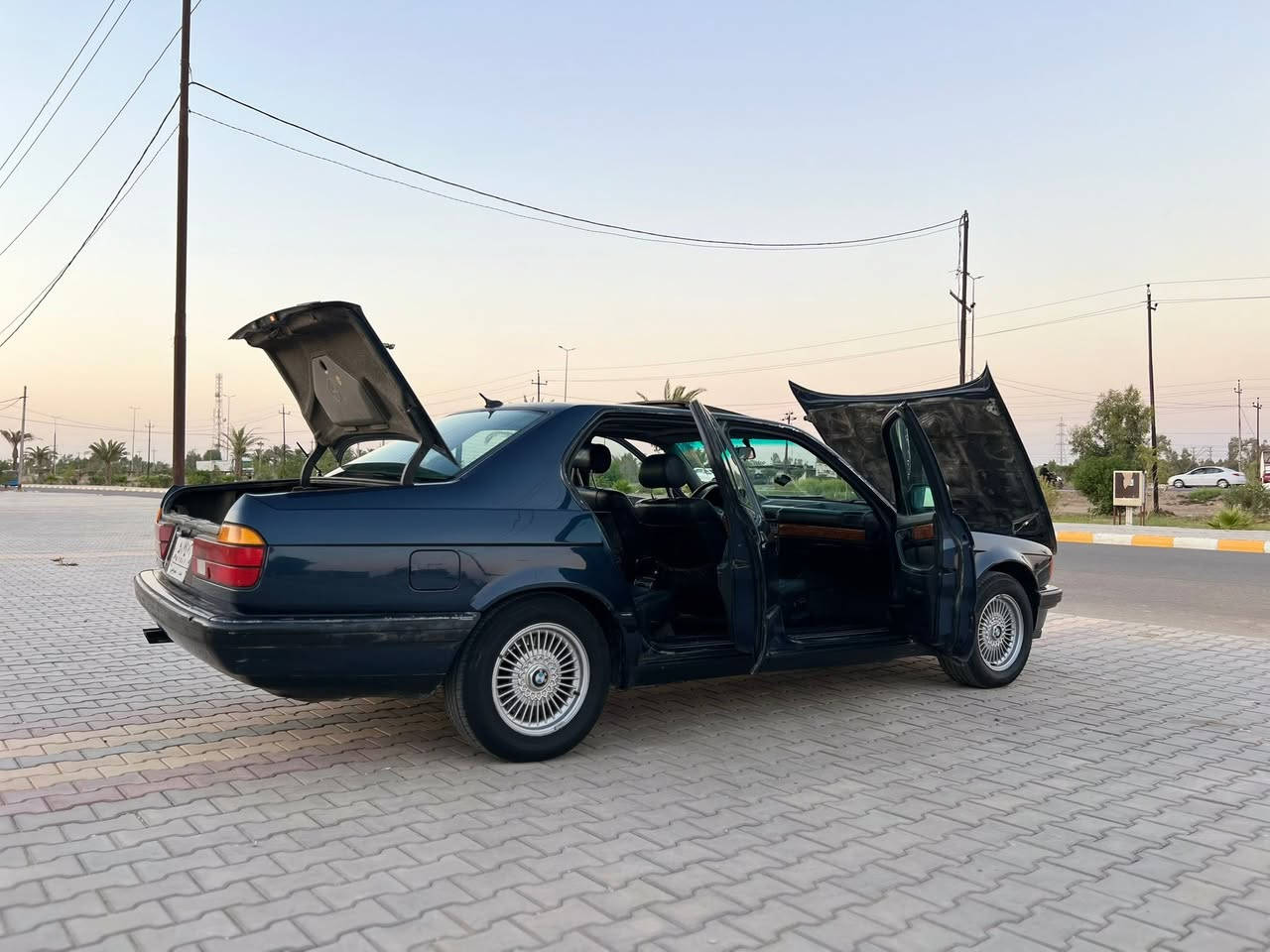 السلام عليكم اخوان 🩶
BMW موديل 1991 الحجم 735i
رقم بغداد تحويل مباشر ثاني يوم 
لون ازرق نيلي مكفوله كفاله عامه 
صبغ عام جماليه فقط بدون معجون 
محرك وكير مكفولات حاويه تبريد ثلج ❄️ منضومه كامله جديده تخم تاير وتخم ويل شعاع جدد دواخل جدا نضيفه كشنات جلد كهرباء تدفئه كشنات امامي وخلفي كهربائيات كلهه شغاله مابيه ولا نقص سياره جديده سلايد روف شغال 3 حركات حداديه امامي خلفي بالكارتون شرط تراي 2026 
دبل جكمجه اناره داخليه خلفي امامي كلهه شغاله 
العنوان واسط 
السعر 60 وبيه مجال 
رقم الهاتف ***********
