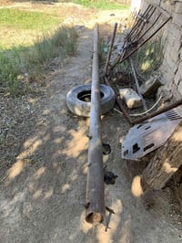 عمود كهرباء للبيع ارتفاع ٩ متر نضيف  موقعي شارع بغداد القديم مقابل كوي...