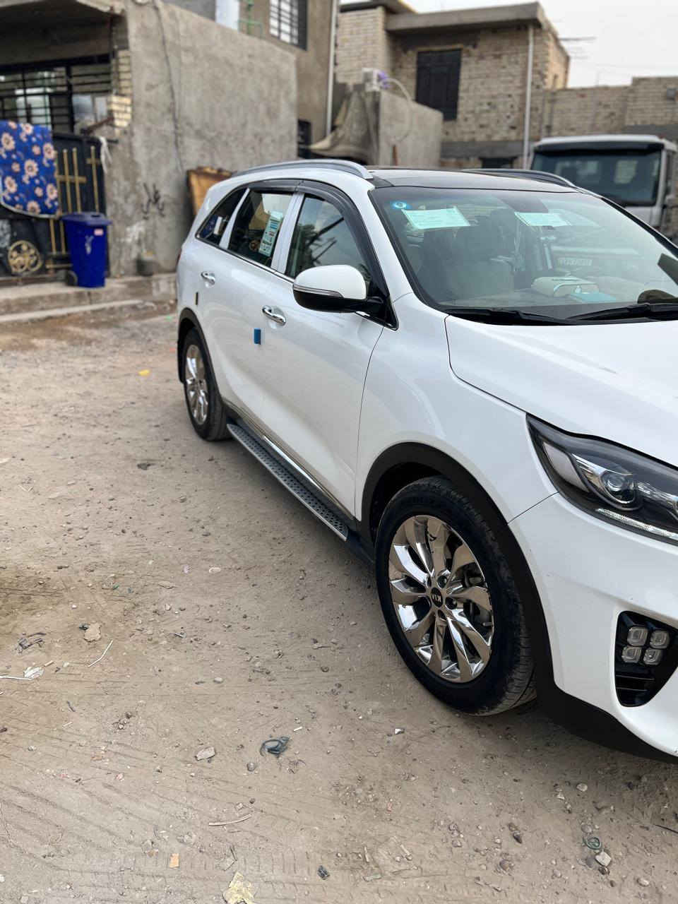 السلام عليكم عندي سورنتو موديل ٢٠١٨ خليجية مكفوله فول محرك ٦ماشيه ١٢٠ستفسار اكثر ***********
