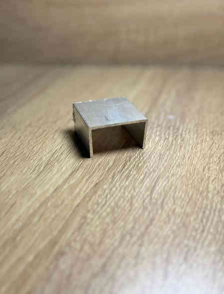 السلام عليكم ورحمة الله وبركاته.... لقمه كاونتر حجم 3 سم  العدد 500 السعر 26 الف و 3.5 سم العدد 500 سعر28.... ارخص سعر بالعراق... ***********
