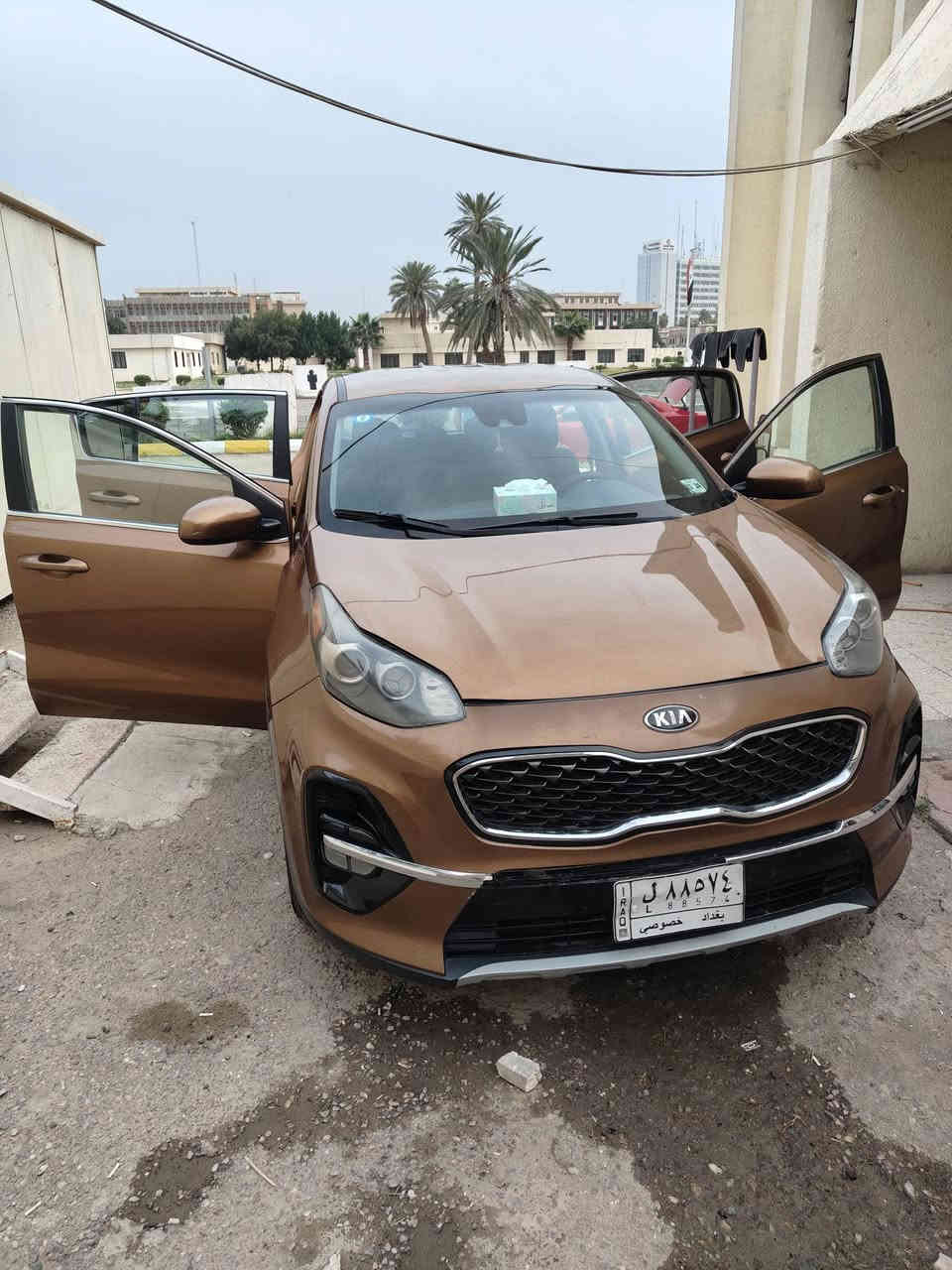 السلام عليكم اخوان
كيا سبورتج للبيع وارد كندي موديل 20 محرك 2400 gdi 

ماشية 90 الف كيلو متر قابلة للزيادة مكان السيارة المحمودية او باب المعظم مواصفات عادية كامرة شاشة كبيرة داخل اسود السيارة كير ومحرك نظيفات وممفتوح بيهن شي تبريد وتدفئة شغالات جيد جدا باتري جديد السعر 175 ورقة وبيها مجال اليحب يشوفها اهلا وسهلا بي الاتصال على الرقم *********** موجود برقمي واتساب وهذا رقمي الثاني ***********
