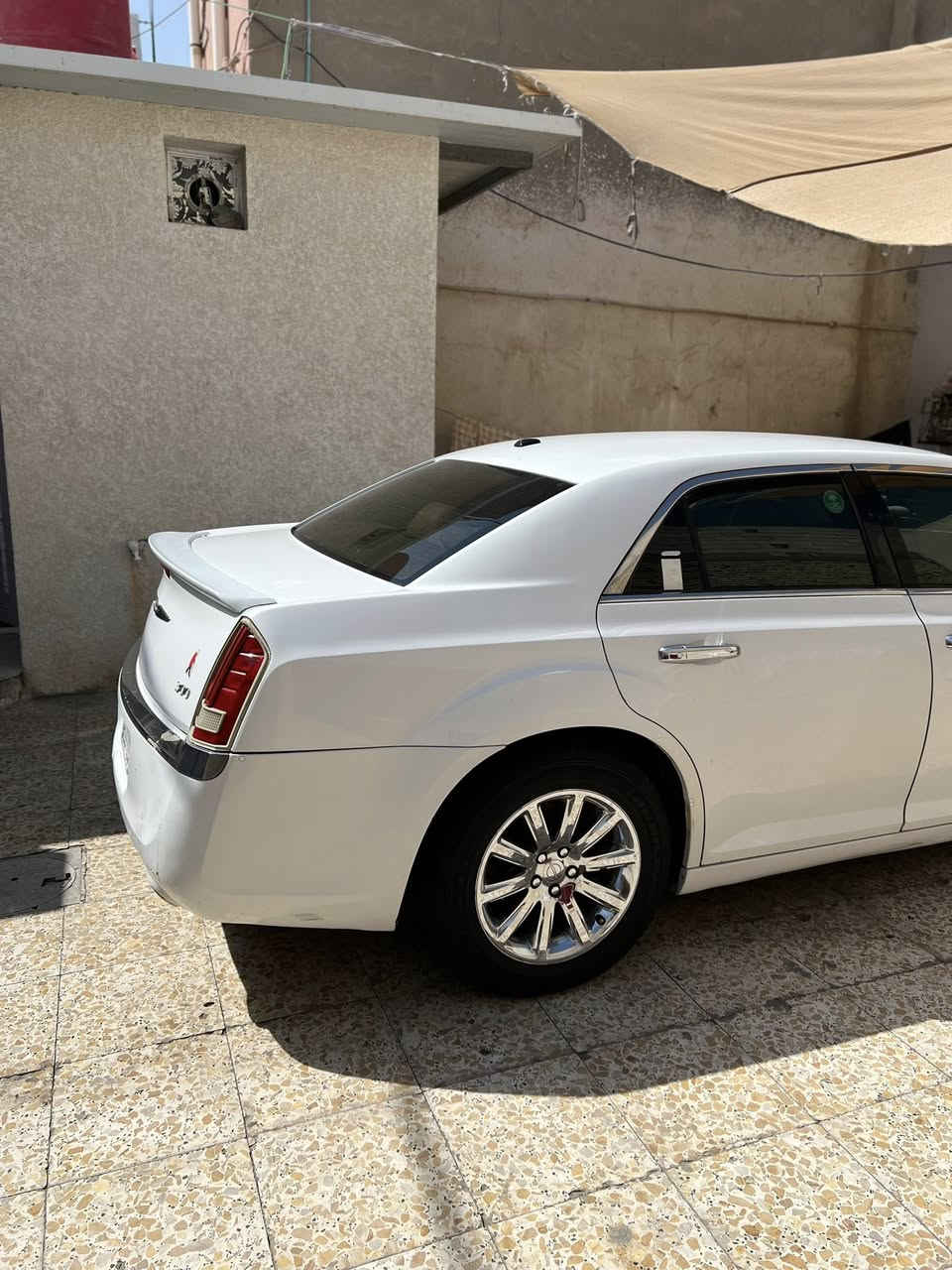 السلام عليكم c300/2012للبيع رقم بصره كنديه داخل بيجي شاشه جبيره ويل كروم مكانها البصره ام قصر السعر145وبيها مجال ***********/***********
