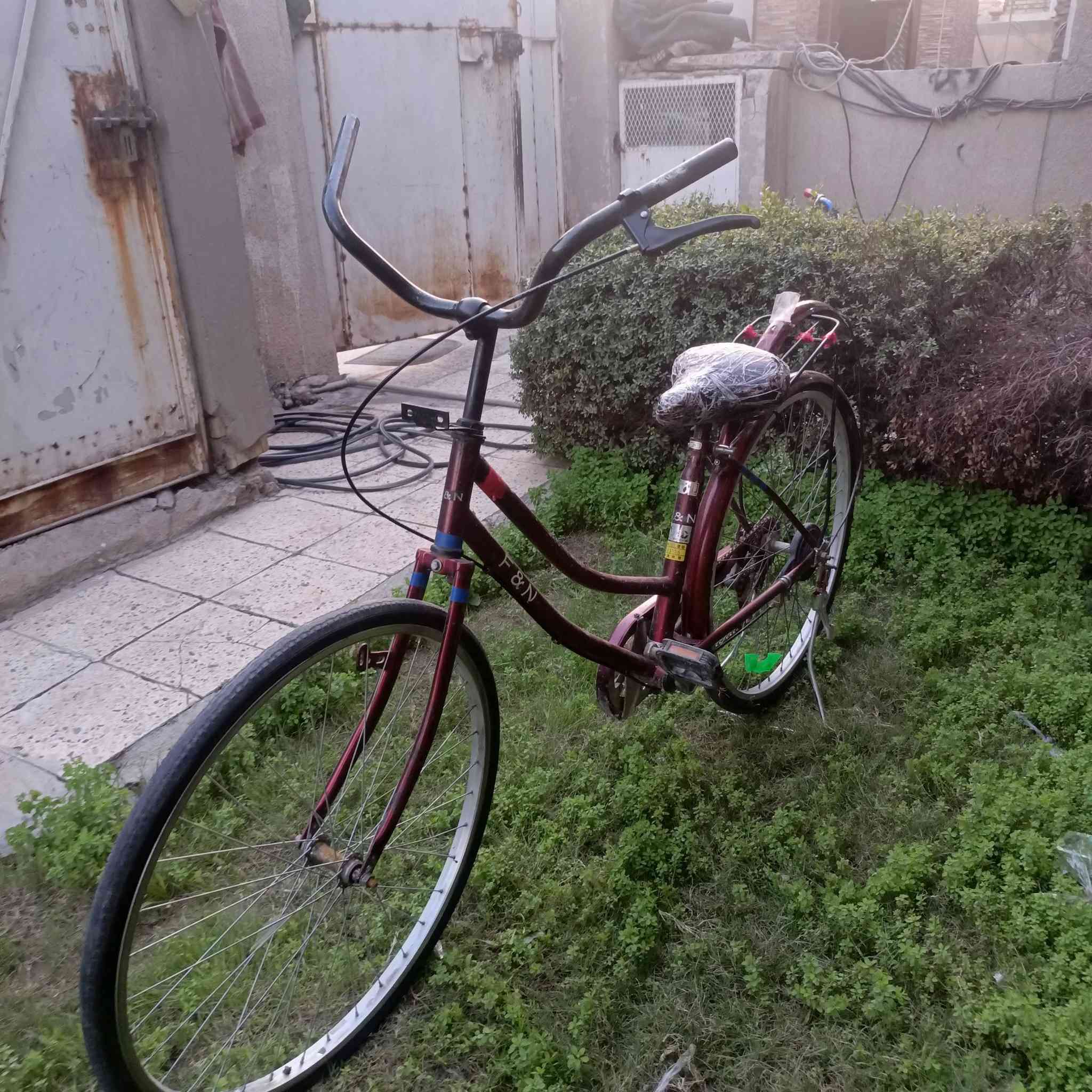 السلام عليكم باسكل للبيع حجم 26 الون دم الغزال سعر 40 العنوان بغداد الجديدة رقم ***********
