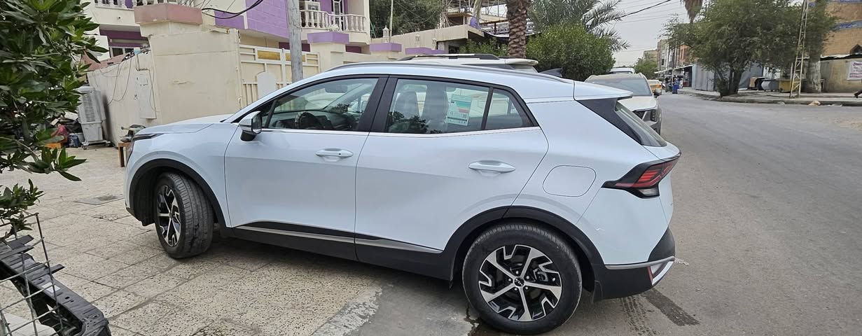 اسبورتج خليجي 2025
 ماشيه 14الف
  مكفوله من صبغ و تبديل و البارد 
رقم أربيل تحويل مباشر
بيه ملاحضة كلش بسيطه بالباب الأيمن و ما مبيه
23 و بيها اشويه مجال 
مكان السيارة بغداد شارع النضال قرب القصر الأبيض
***********
