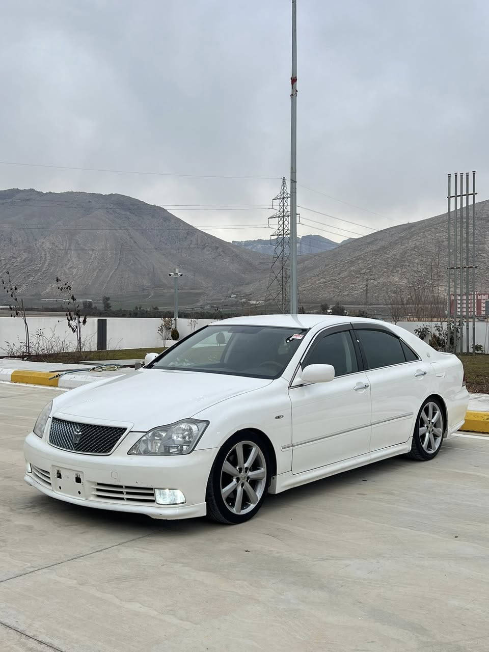 شاینە١٨٢ بڕاوە
٤ دوگمەی فول 
گێڕ مەکینە ئەکسل هەمو گیانی بەشەرت
سەقفو دەحمو لێدراو بەشەرت
٤ کوشن کارەبا ٤ کوشن هیتەر سوکان کارەبا  
پەردە سەلاجە تەبرید مەرکەزی
ساج سور ❤️
ویل دینگە بیلاد
شوێن ڕانیە حاجیاوا
***********
