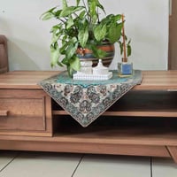 طبلة وسطية • عليها مجال