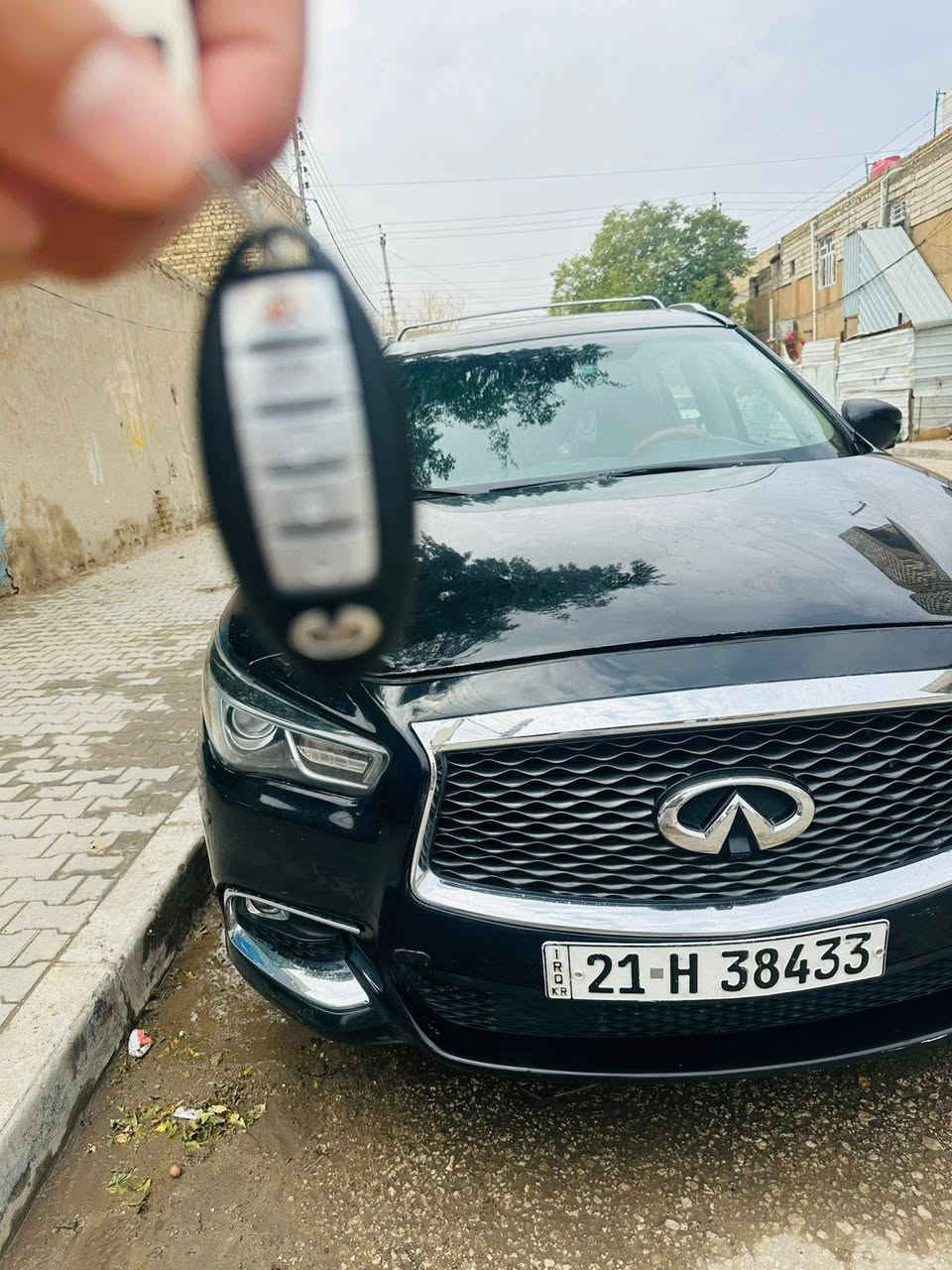 السلام عليكم الفخامة اليـابـانية 
للبيع انفينتي2020 qx60 
وارد امريكي 
 سيارة بيها  شخوط  كم قطعه صبغ ابيع صبغ عام 
حادثه من امريكا حرق كشنات 
‎ 🔸مواصفات 
🔰كشنات جلد لون اسود مع دوشمه جديده وارضيات اسود جديد

‎ 🔸محرك v6 3/5  سلندر
 🔸كير اربع انضمه ( سبورت-نورمل-ايكو-وثلجي )
‎🔸بصمة  +  تشغيل عن بعد 
‎ 3 شاشات 
‎ 🔸 4كامرات جانيه  اماميه خلفيه
‎ 🔸كراسي الامامية كهربائيه تدفئة+تبريد 
‎ 🔸ستيرن كهرباء + فول تحكم 
‎ 🔸تخم تايرات جدد
‎
‎ 🔸7 راكب 
‎ 🔸حساس امامي +خلفي 
‎ 🔸اضوية الامامية + الكشافات LED 
‎ 🔸نظام الاقتصادي بالبنزين 
‎ 🔸ماشيه ٩٠ الف
‎ 🔸 شاشات خلفيه 
استخدام شخصي فقط
                              
‎🔸سعر ١٤٠ ورقه مع مجال بسيط
🔸 رقم دولي سليمانيه

((((مكانها بالنجف))))
شراي اتصال فقط ***********
