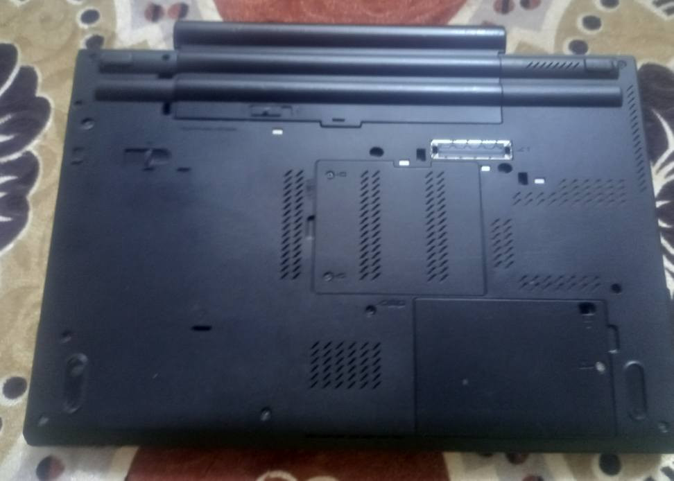 السلام عليكم لابتوب لينوفو الجيل الثالث نضافه 90% مشحون 20 مره ماخذه قبل 3 أشهر بطاريه مزدوجه معالج كوراي i7 رام 8GB تحي وياه شاحنتها الاصليه وجنطه أيضا الاتصال على الرقم *********** دهل اوران, واسط
