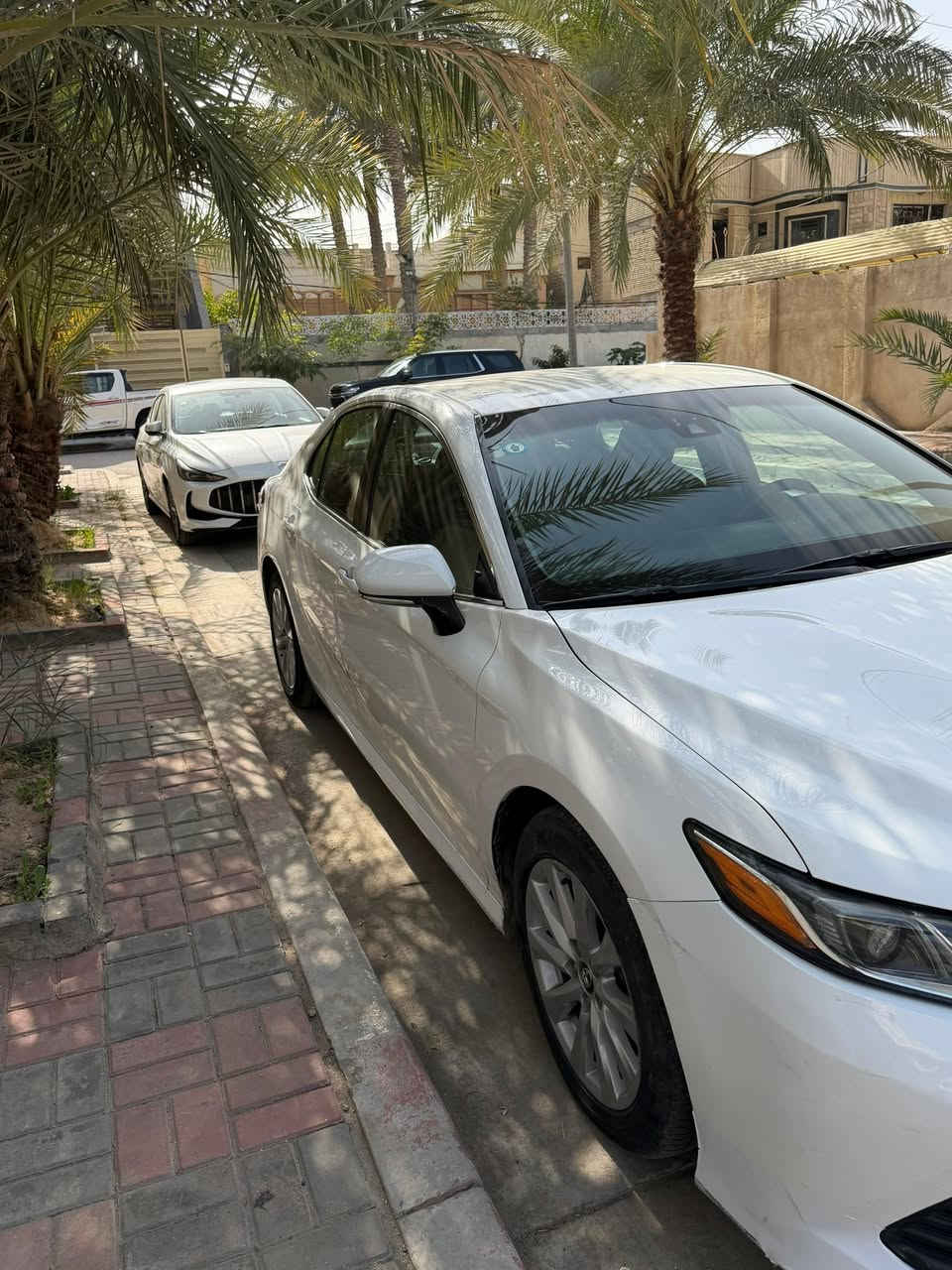 للبيع: تويوتا كامري LE 2018

✨ المواصفات الأساسية:
• الموديل: 2018.
• الفئة: LE.
•الممشى : 99700 الف ميل
• اللون: أبيض (White Pearl).
• المحرك: 4 سلندر، سعة 2.5 لتر 
• ناقل الحركة: أوتوماتيك 8 سرعات.
🛡️ الميزات والتقنيات:
• نظام الأمان: تويوتا Safety Sense (تنبيه مغادرة المسار، مثبت سرعة راداري).
• الراحة: مقاعد قماشية مريحة مع تحكم كهربائي لمقعد السائق.
• الترفيه: شاشة لمس تدعم Bluetooth و USB مع كاميرا خلفية واضحة.
• الإضاءة: أنوار LED أمامية نهارية.
• الدخول: دخول ذكي وتشغيل بصمة
✅ حالة السيارة:
• السيارة بحالة ممتازة (شرط الفحص: جير، ماكينة، شاصي). 
الحادث تقرير غرق
• داخلية نظيفة جدا
• صيانة دورية منتظمة.
📍 الموقع: كربلاء المقدسة 
💰 السعر المطلوب: [185] (قابل للتفاوض البسيط للصادقين).
📞 للتواصل والاستفسار: [***********] أو عبر الرسائل الخاصة.
