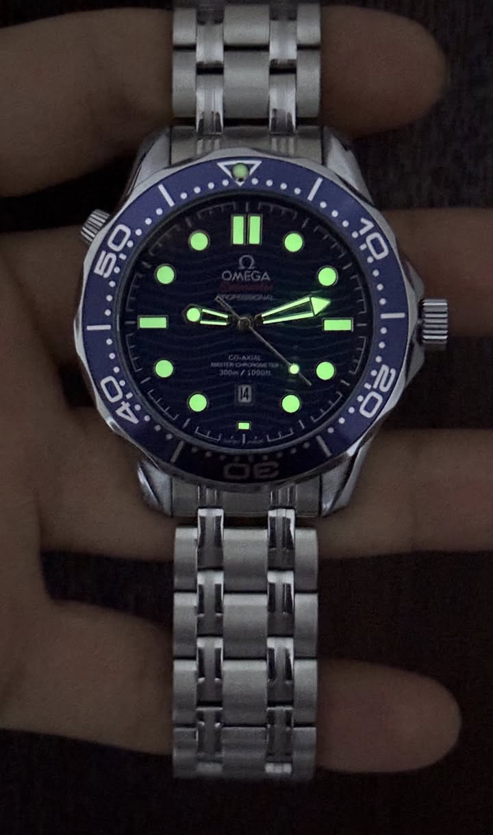 اوميگا مال بالة ماستر كوالتي وزنها ثقيل ستيل ضد الماء
تشتغل على الباتري
غير مستخدمة نظافتها ١٠٠٪؜ جديدة مع علبتها
قطر الساعة ٤٥ والاطار دوار
السعر  ٨٠  الف سعر نهائي ثابت مع التوصيل


**إذا كنت صاحب هذا الإعلان وتريد حذفه لأي سبب، رجاءا أرسل رسالة إلى الدعم الفني**