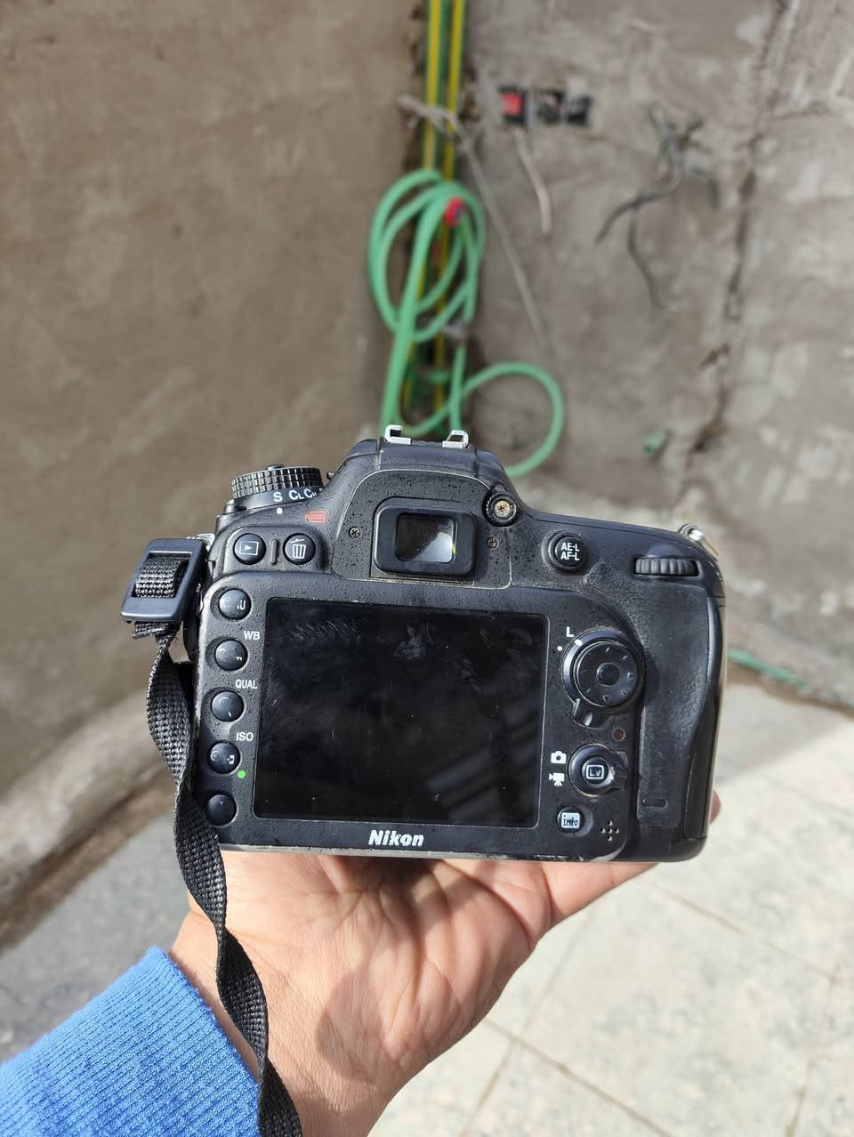 للبيع نيكون 7100D
معا عدسه18-140
رام وبطاريه وشاحنه 
السعر 350 وبي مجال 
للتواصل التصال علا ***********
دخل بغداد فقط
