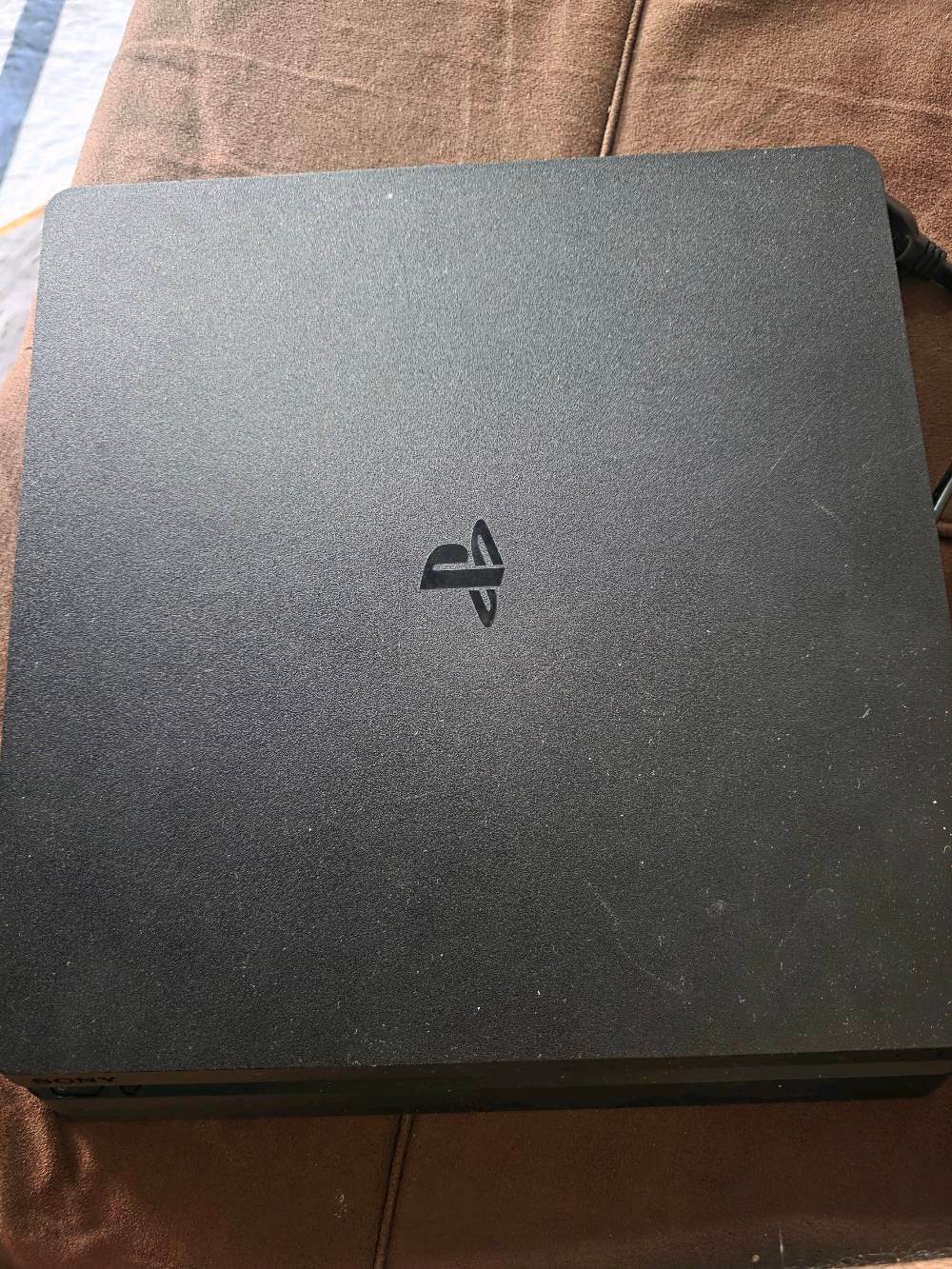 بلي فور سلم مفتوح لغرض التنظيف فقط 
السعر ٢٣٥ الف وبي مجال 
بلي ويا يده واحده الاصليه 
وقراص درايفر واكراش