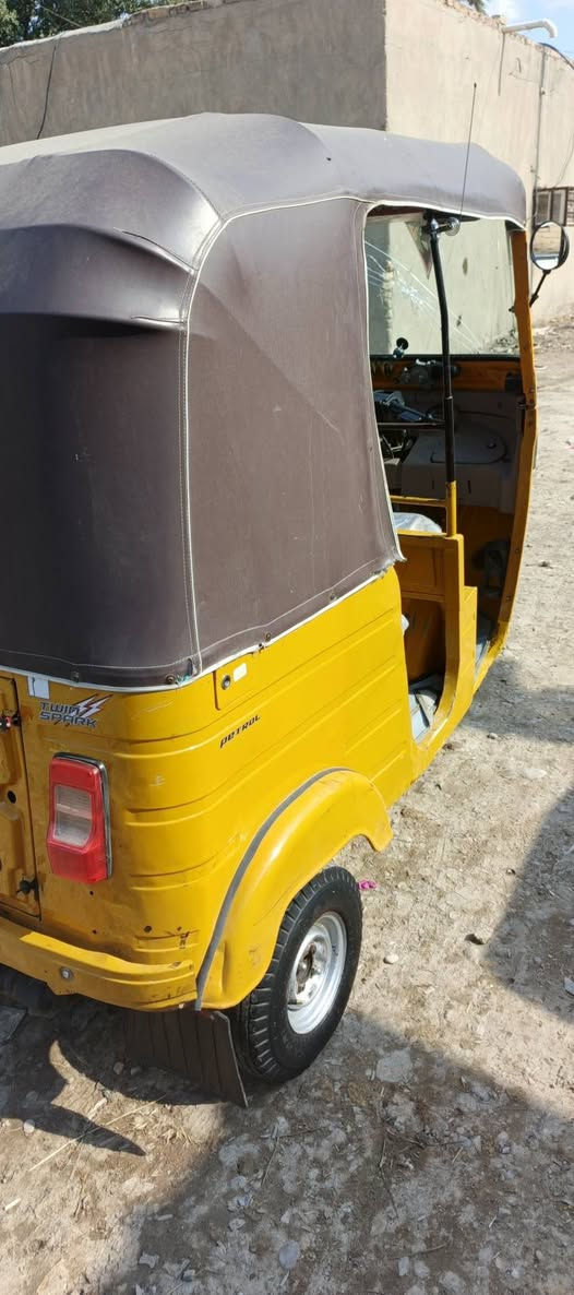 سلام عليكم ٢٠رقم واسط تجفيت شركه جديد كلجات جديد تخم تاير كبل لشارع ربع متذب عليه مكاني واسط كوت لمو شراي لا دك لا اتعبك ولا تعبني  سعر ٦و٨٠٠ وبيه مجال قليل ‏‪***********‬‏ خاص مغلق
