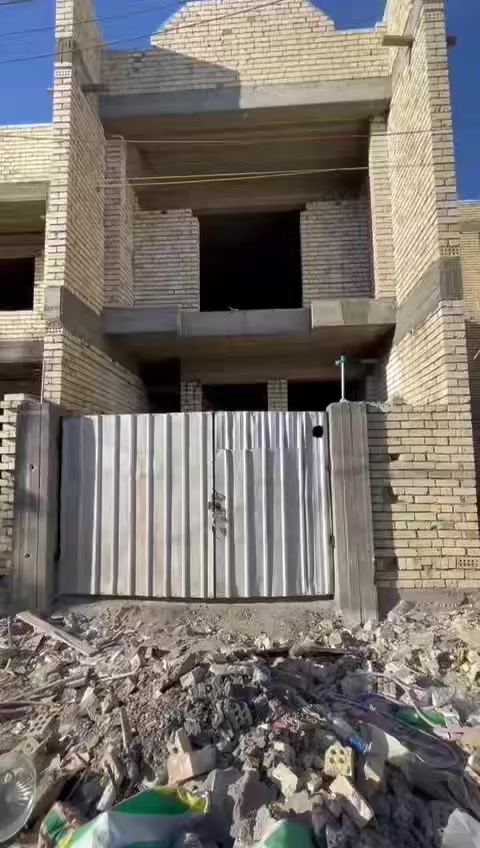 🔺🔺
هيكل للبيع مساحة ١٢٧م واجهة ٥م 
صليخ ال600
قرب دار الايتام 
للاستفسار  ***********
