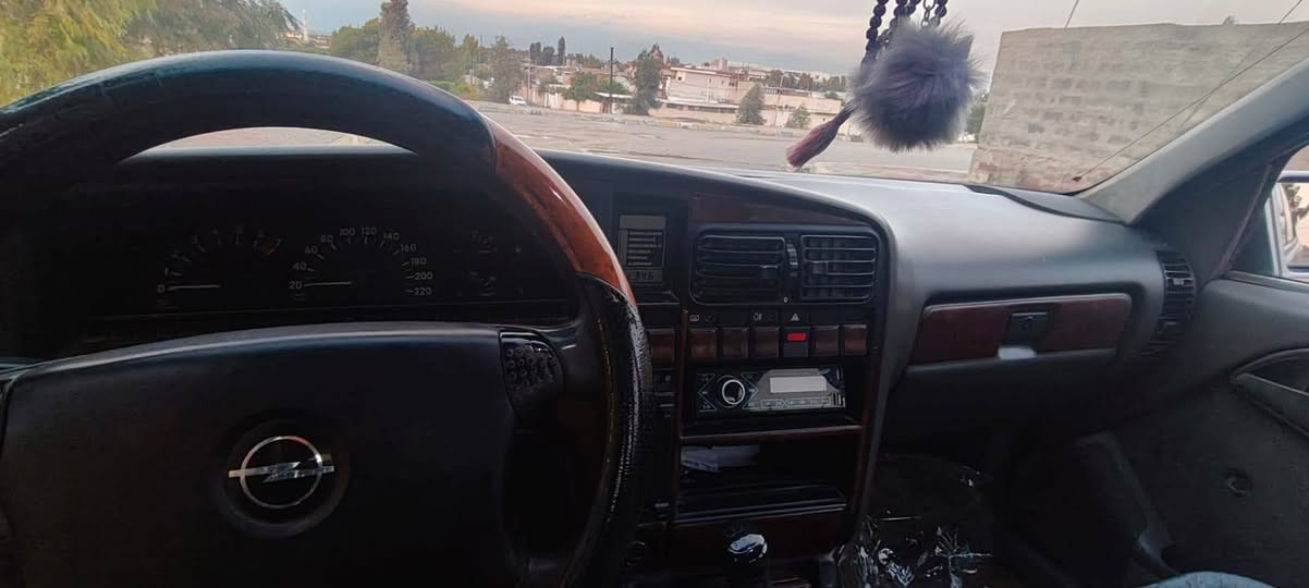 اوبل اوميكا
   موديل 1993
سياره وضع شريكه كله جسمه عل بلاد 
لا صبغ لا خياس  كله عل بلاد شرط 
كير محرك بشرط  
اربع جوم كهربائي 
سلايت كهربائي
قفل مركزي
محرك حجم 20
رقم كركوك دولي جديد 
دفتر بانزين بي 
سعر 43$ 
اي استفسار خابر 
*********** كركوك, العراق
